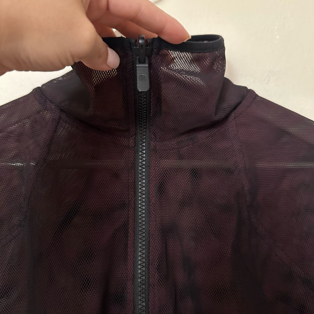 Lululemon Reversible Mesh 1/2 Zip
Black / Red Merlot! EUC - Picture 6 of 11